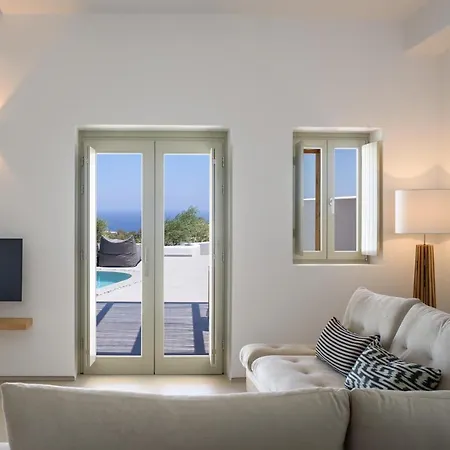 Luxury 4* Fira (Santorini)